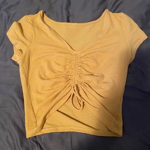 2/15✨ Yellow Urban Planet Crop Top